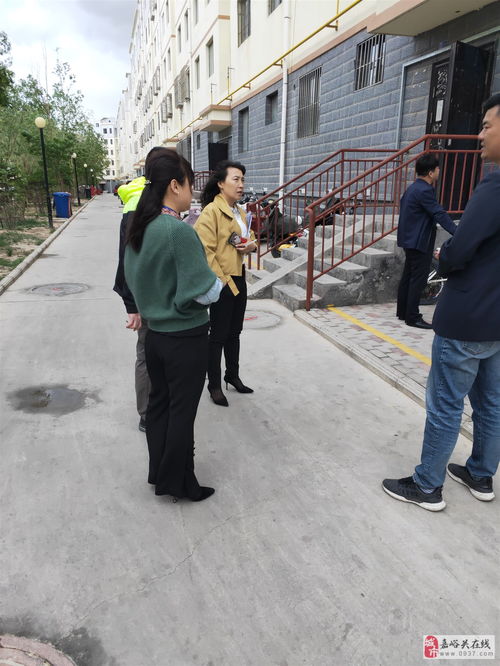 敦煌市房地產(chǎn)管理局調(diào)研組 深入陽光家園小區(qū)了解電動車充電樁建設